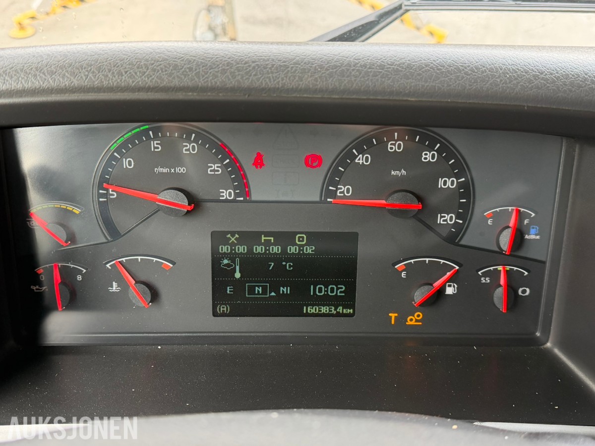 2013 Volvo FMX 500 lastebil med maskinplan - 8x4
