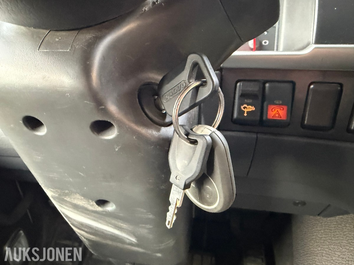 2013 Volvo FMX 500 lastebil med maskinplan - 8x4