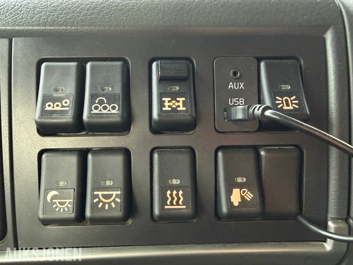 2013 Volvo FMX 500 lastebil med maskinplan - 8x4