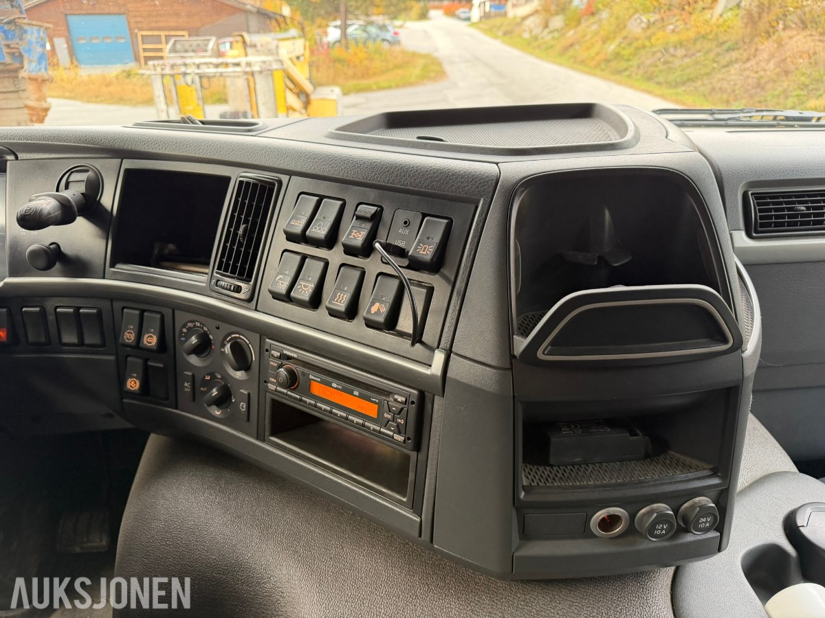 2013 Volvo FMX 500 lastebil med maskinplan - 8x4