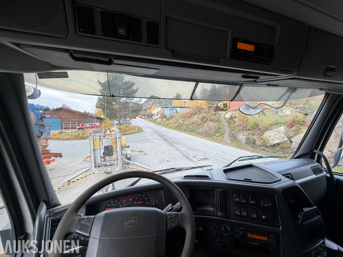 2013 Volvo FMX 500 lastebil med maskinplan - 8x4
