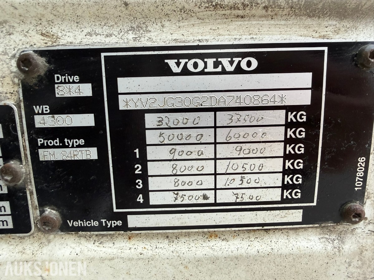 2013 Volvo FMX 500 lastebil med maskinplan - 8x4