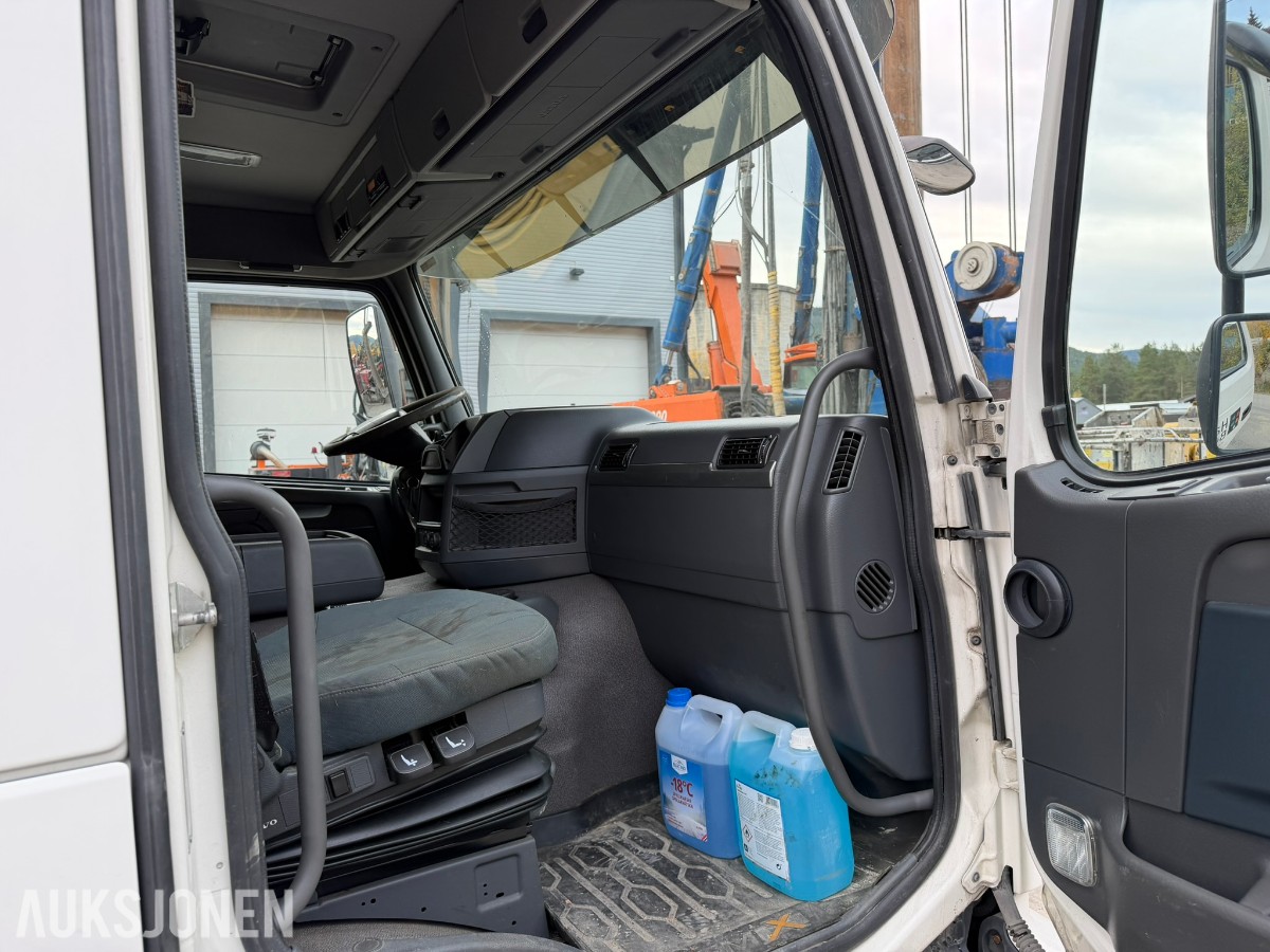2013 Volvo FMX 500 lastebil med maskinplan - 8x4