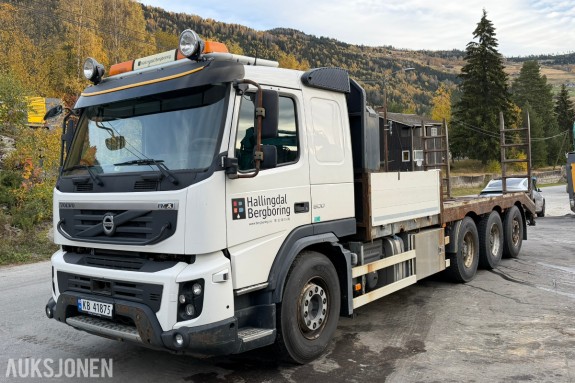 2013 Volvo FMX 500 lastebil med maskinplan - 8x4 