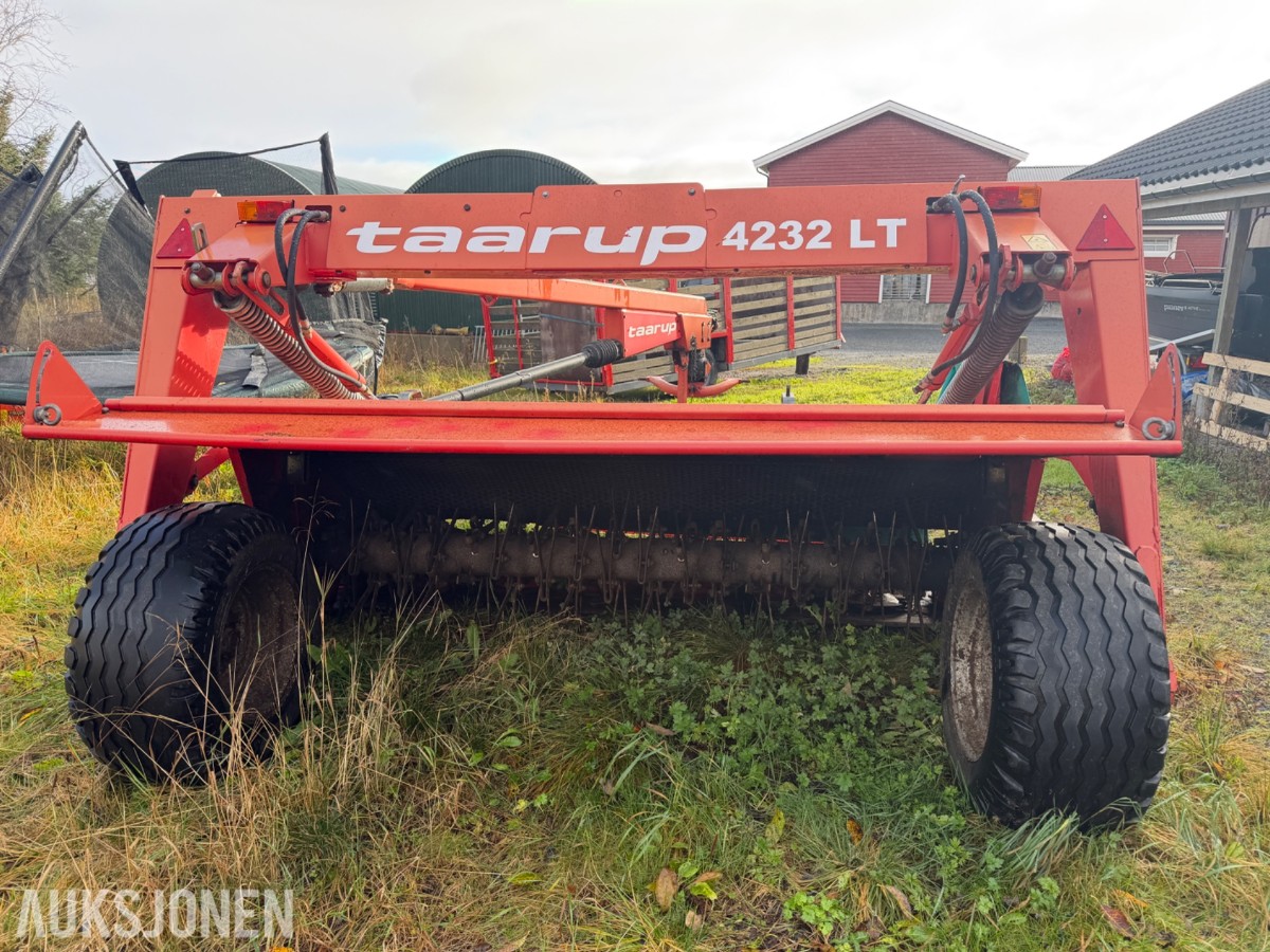 2008 KVERNLAND TAARUP 4232 LT SLÅMASKIN, 3,2 METERS ARBEIDSBREDDE