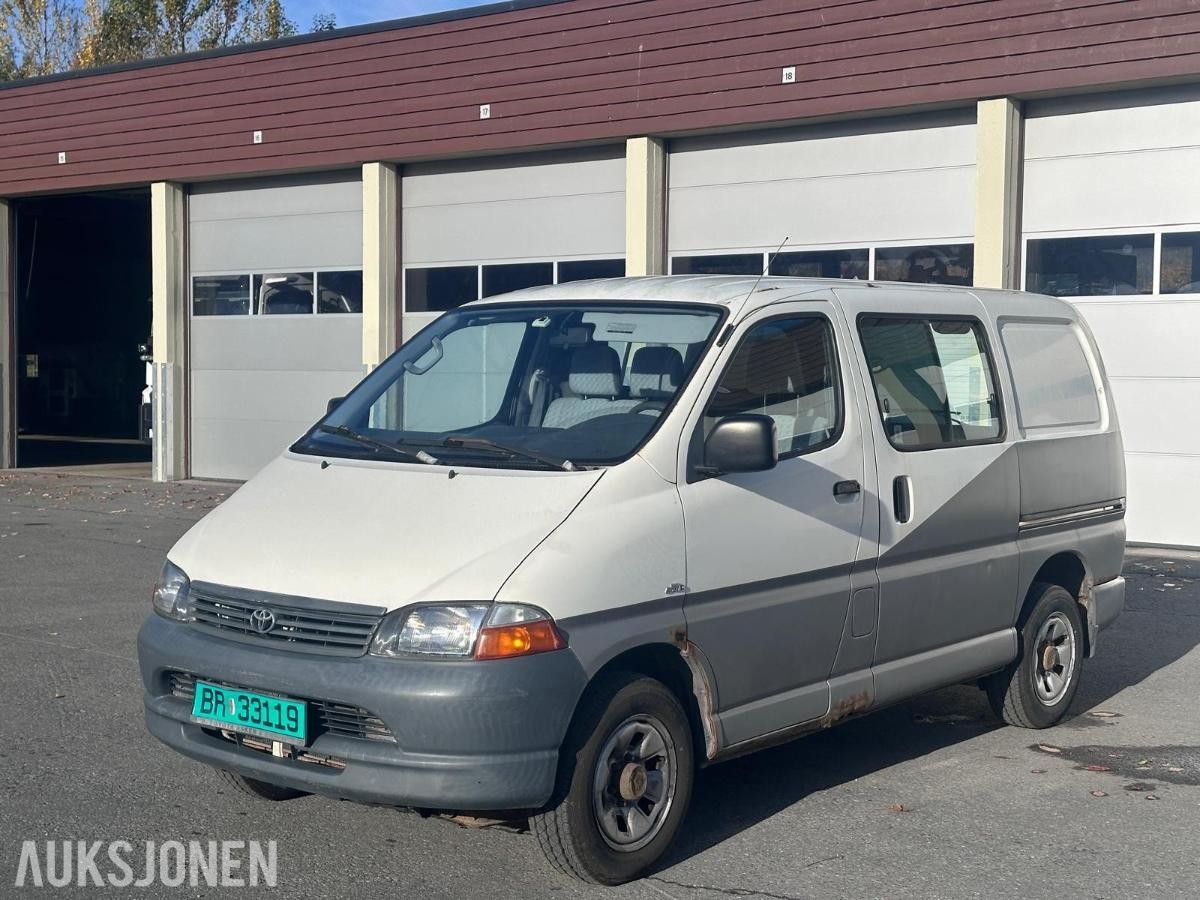2006 Toyota HiAce 2.5 D 102HK 4WD HENGERFESTE SKYVEDØRER