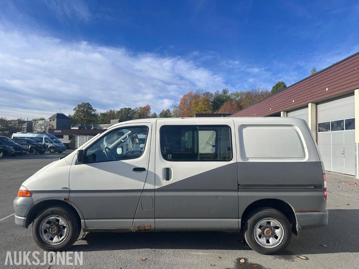 2006 Toyota HiAce 2.5 D 102HK 4WD HENGERFESTE SKYVEDØRER