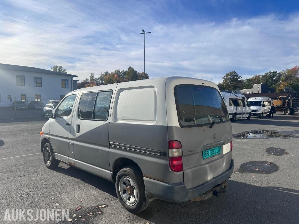 2006 Toyota HiAce 2.5 D 102HK 4WD HENGERFESTE SKYVEDØRER