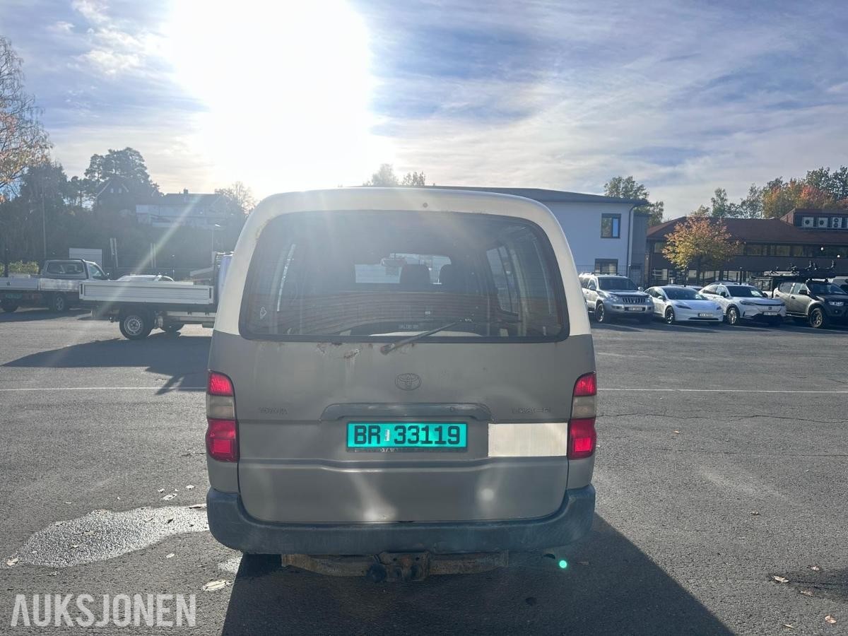 2006 Toyota HiAce 2.5 D 102HK 4WD HENGERFESTE SKYVEDØRER