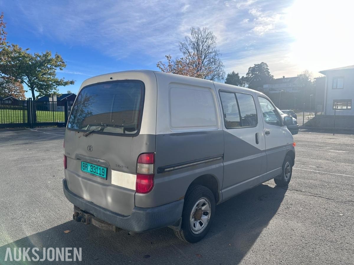 2006 Toyota HiAce 2.5 D 102HK 4WD HENGERFESTE SKYVEDØRER