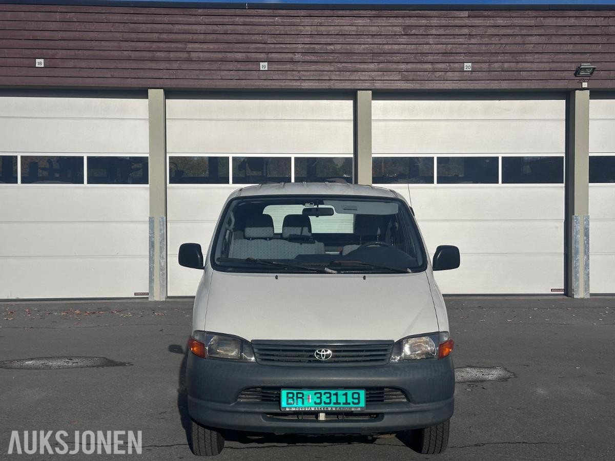 2006 Toyota HiAce 2.5 D 102HK 4WD HENGERFESTE SKYVEDØRER
