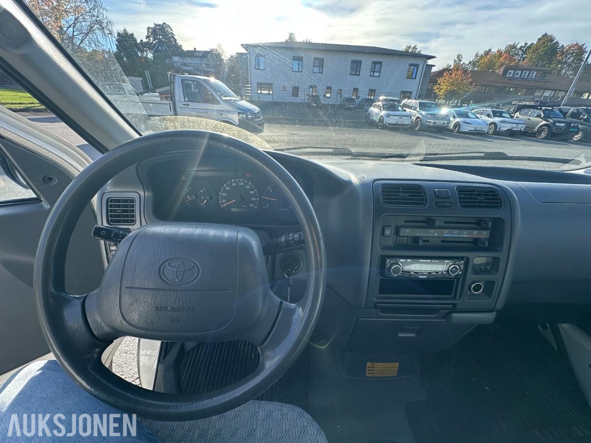 2006 Toyota HiAce 2.5 D 102HK 4WD HENGERFESTE SKYVEDØRER