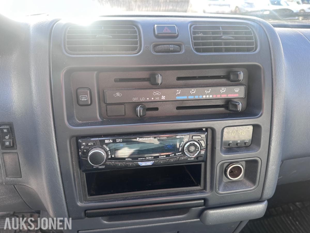 2006 Toyota HiAce 2.5 D 102HK 4WD HENGERFESTE SKYVEDØRER