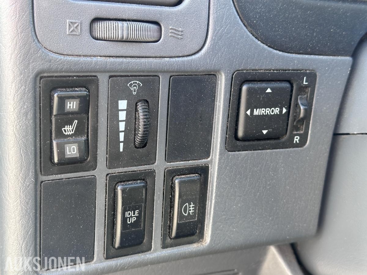 2006 Toyota HiAce 2.5 D 102HK 4WD HENGERFESTE SKYVEDØRER