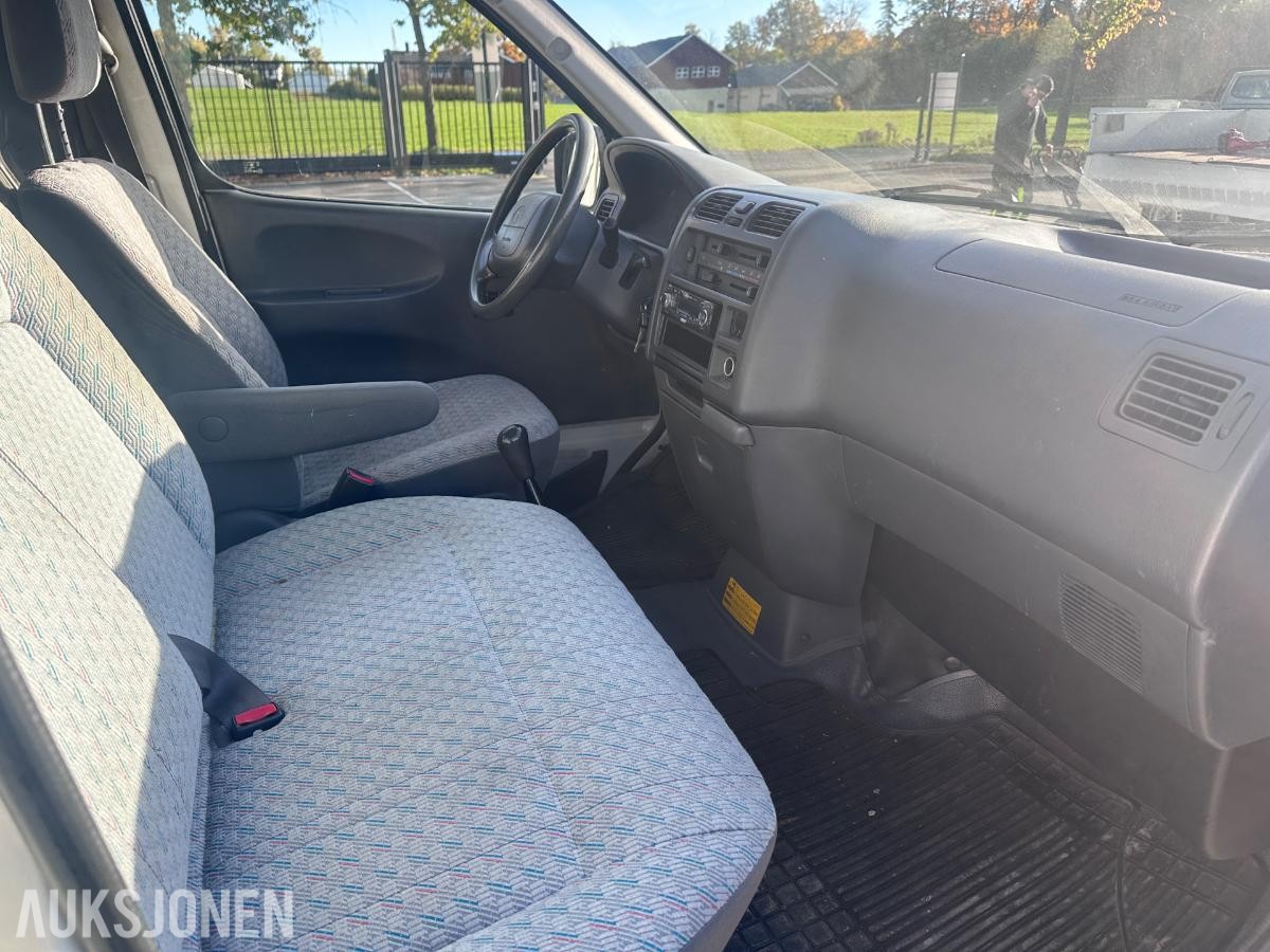 2006 Toyota HiAce 2.5 D 102HK 4WD HENGERFESTE SKYVEDØRER