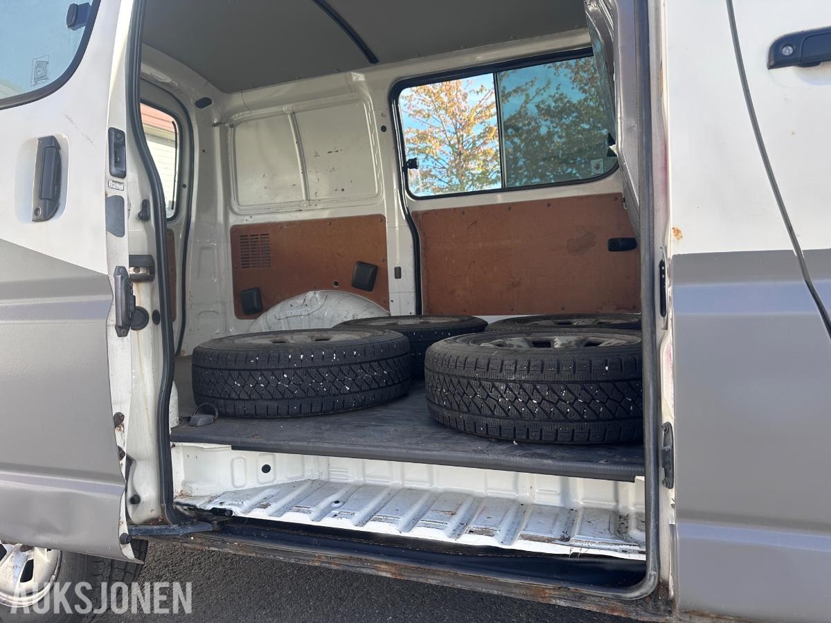 2006 Toyota HiAce 2.5 D 102HK 4WD HENGERFESTE SKYVEDØRER
