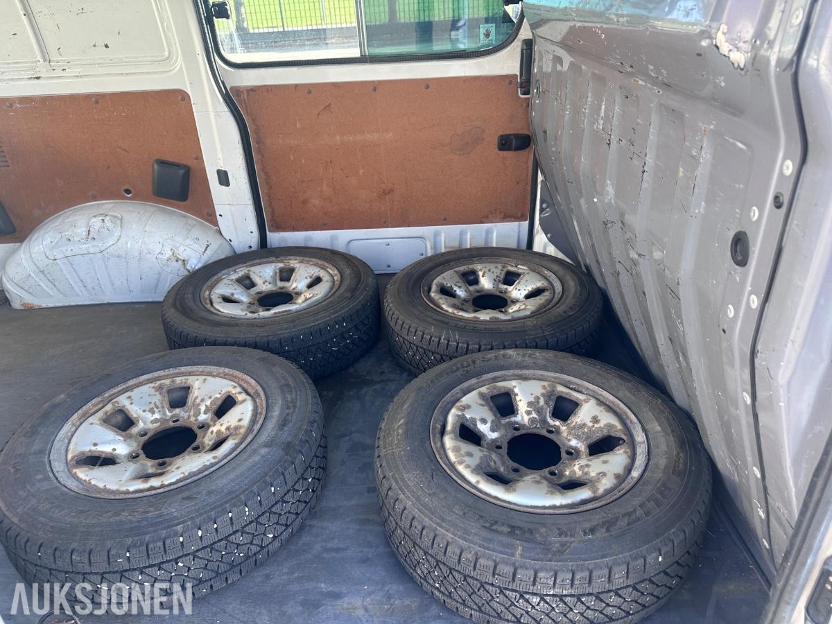 2006 Toyota HiAce 2.5 D 102HK 4WD HENGERFESTE SKYVEDØRER