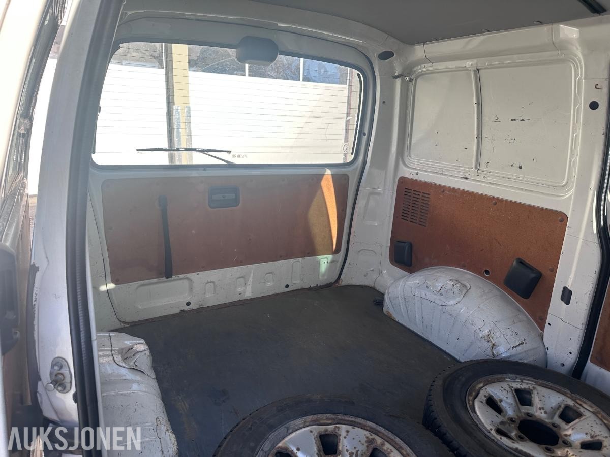 2006 Toyota HiAce 2.5 D 102HK 4WD HENGERFESTE SKYVEDØRER