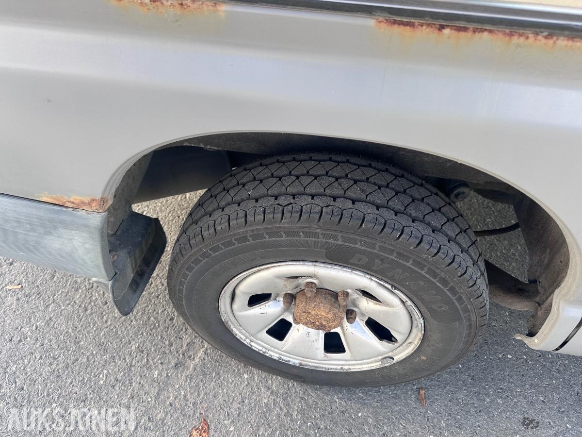 2006 Toyota HiAce 2.5 D 102HK 4WD HENGERFESTE SKYVEDØRER