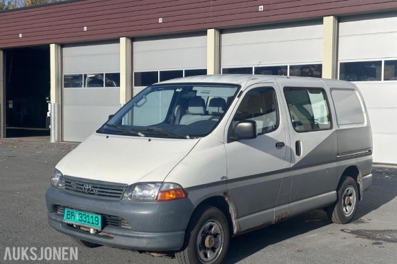 2006 Toyota HiAce 2.5 D 102HK 4WD HENGERFESTE SKYVEDØRER