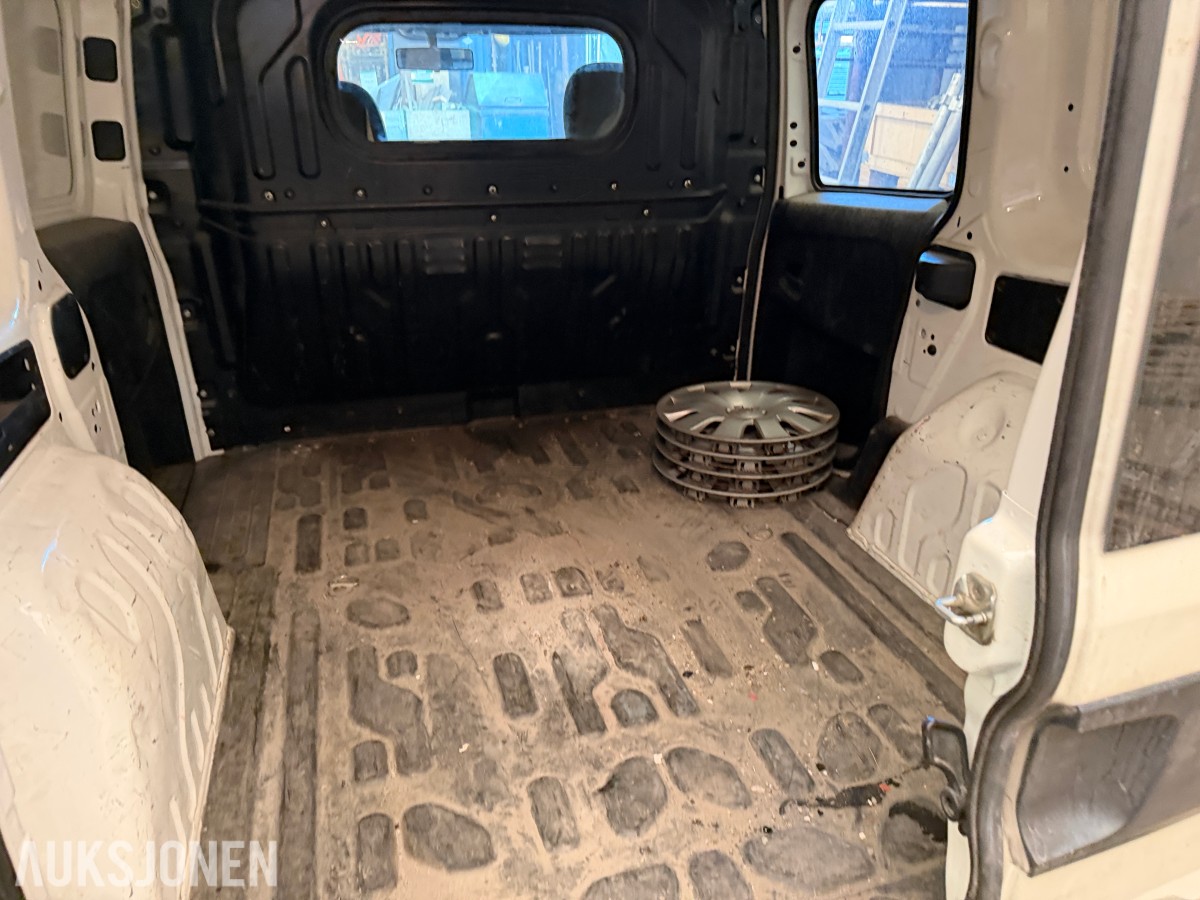 2015 Opel COMBO 1.2-90 D - repobjekt - 125 854 km