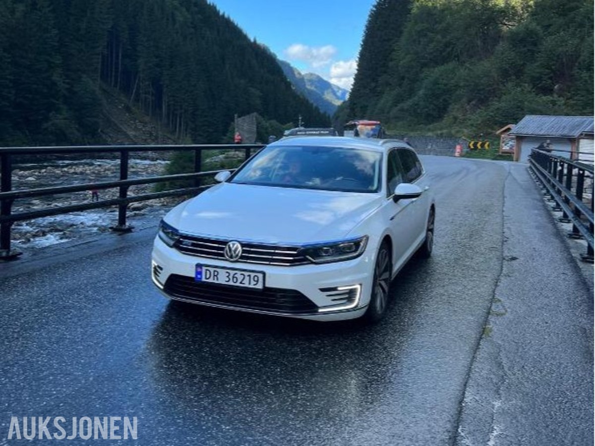 2017 Volkswagen Passat GTE HYBRID 274HK ACC, KAMERA, SOLTAK, KUPEVARMER