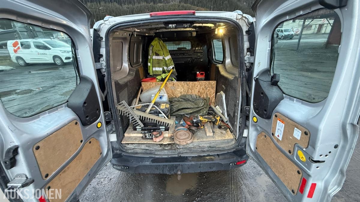 2017 Ford Transit Connect m/ drivstoffvarmer, 207844km
