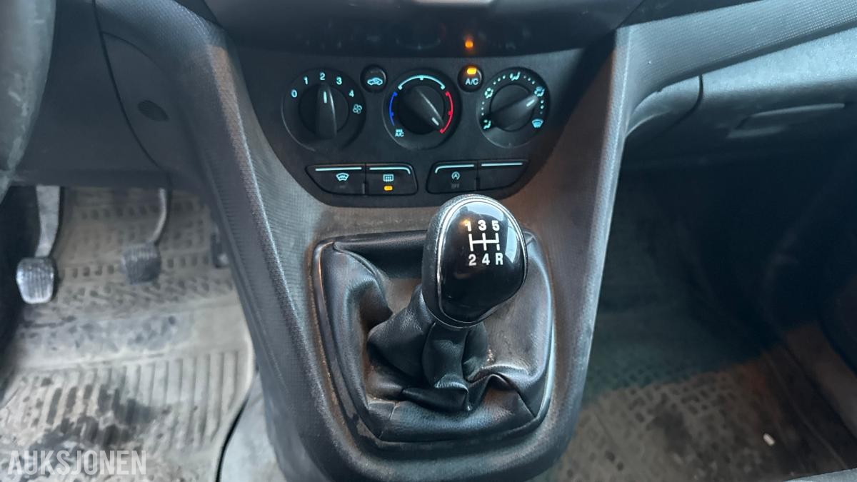 2017 Ford Transit Connect m/ drivstoffvarmer, 207844km