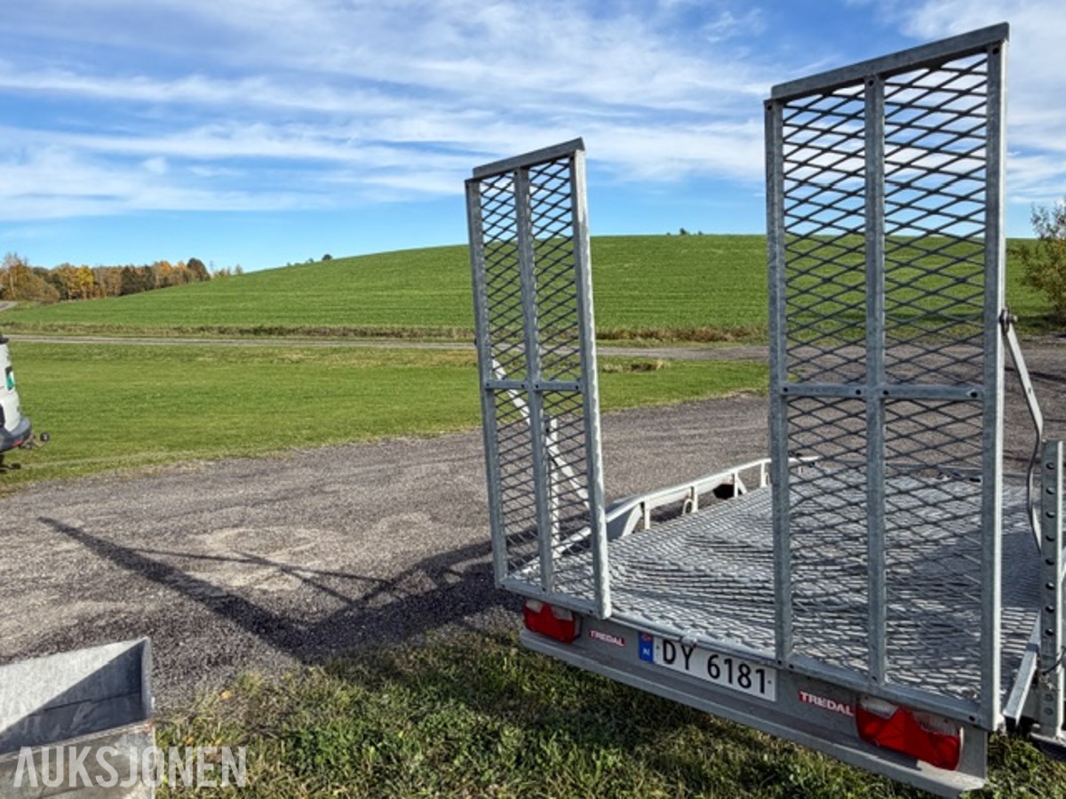 2019 Tredal T-30-M maskinhenger, 3000 kg totalvekt, kjørebruer og boggi