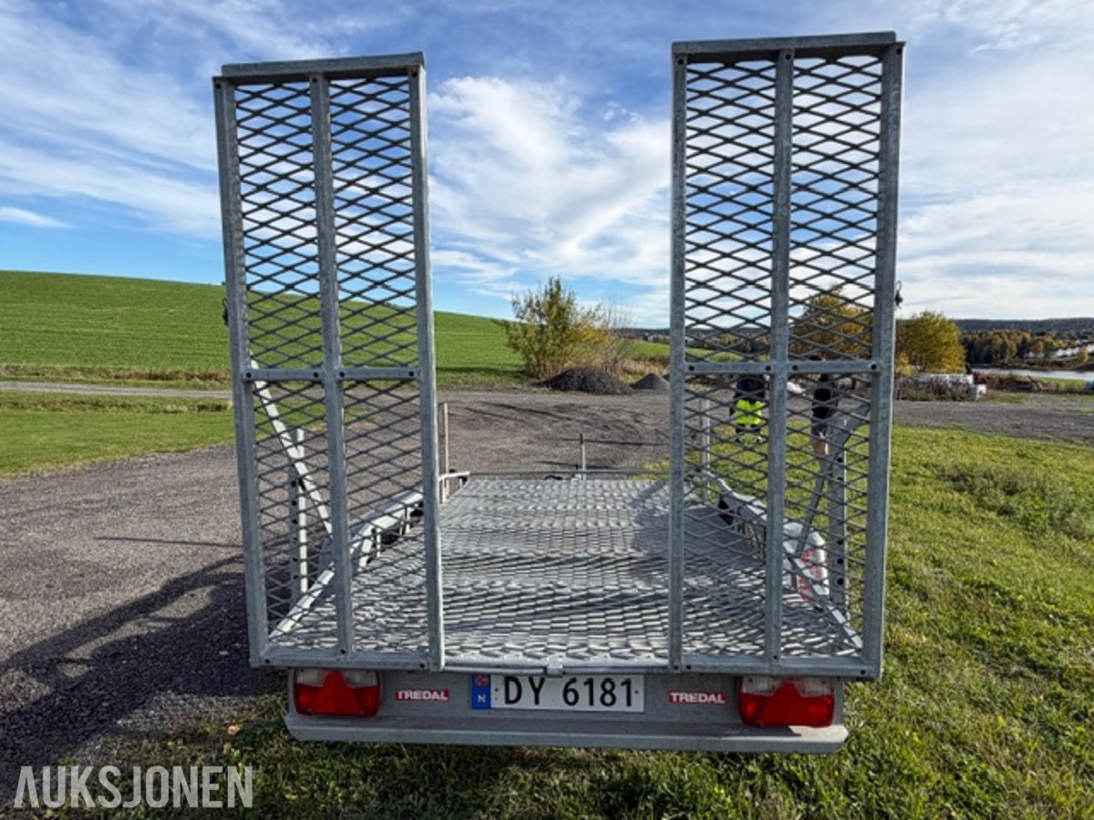 2019 Tredal T-30-M maskinhenger, 3000 kg totalvekt, kjørebruer og boggi