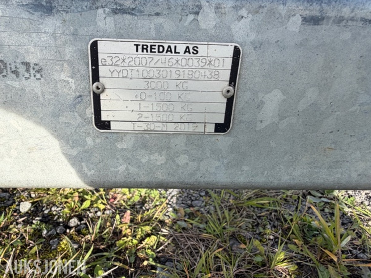 2019 Tredal T-30-M maskinhenger, 3000 kg totalvekt, kjørebruer og boggi