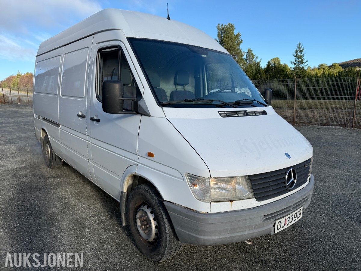 2001 Mercedes-Benz 312 D SPRINTER 2.9-122 D - Hydraulisk bakløfter