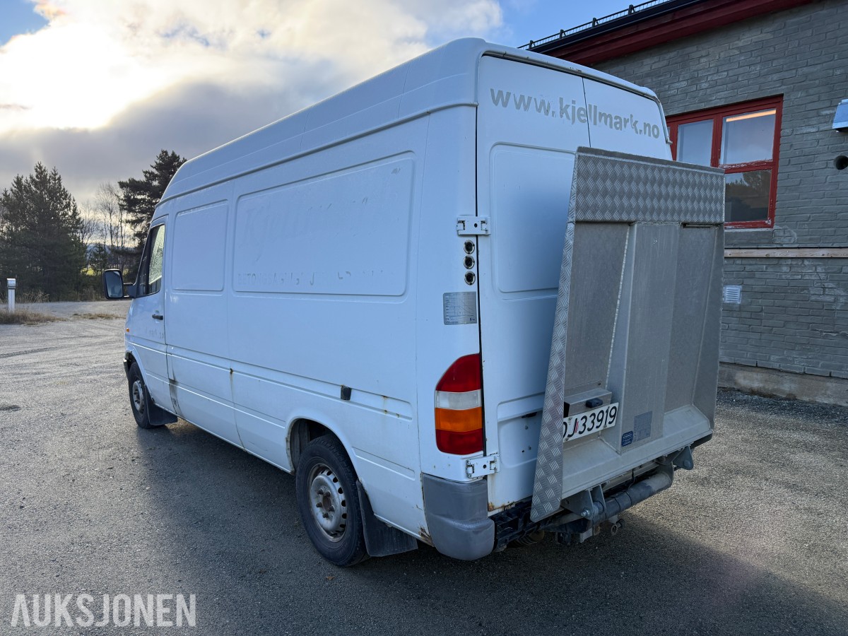 2001 Mercedes-Benz 312 D SPRINTER 2.9-122 D - Hydraulisk bakløfter