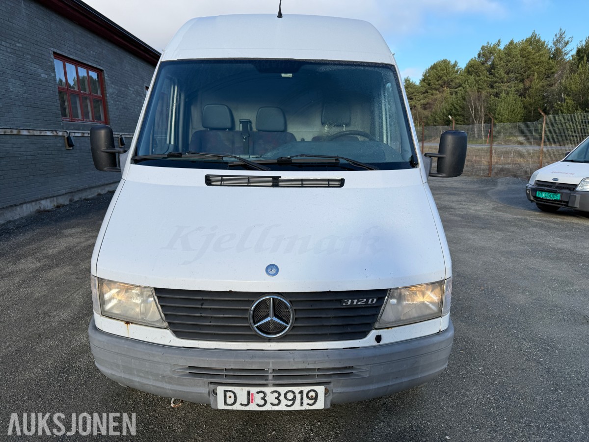 2001 Mercedes-Benz 312 D SPRINTER 2.9-122 D - Hydraulisk bakløfter