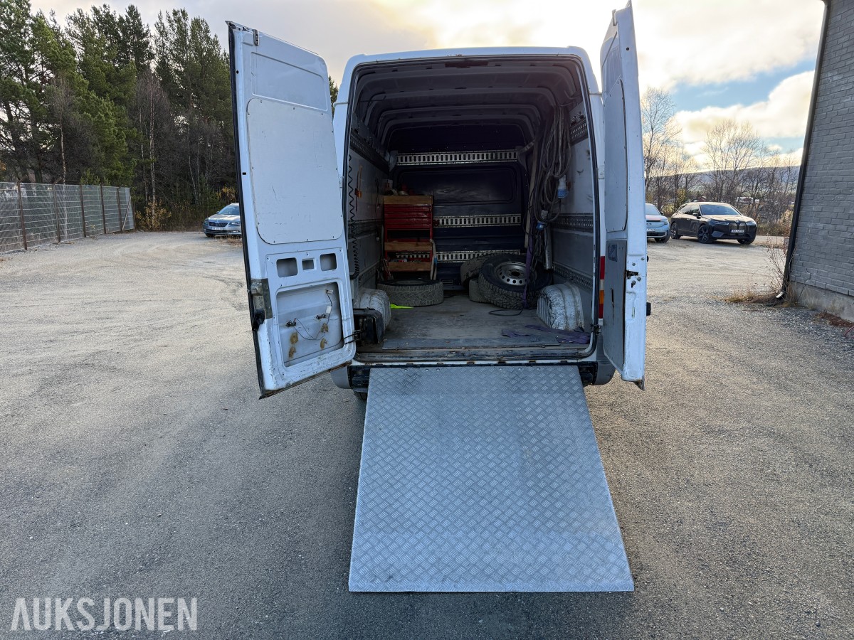 2001 Mercedes-Benz 312 D SPRINTER 2.9-122 D - Hydraulisk bakløfter