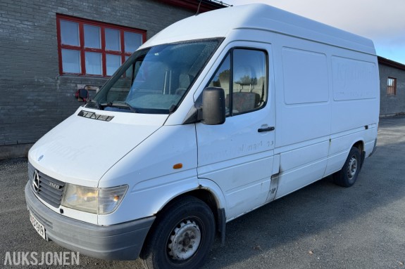 2001 Mercedes-Benz 312 D SPRINTER 2.9-122 D - Hydraulisk bakløfter 