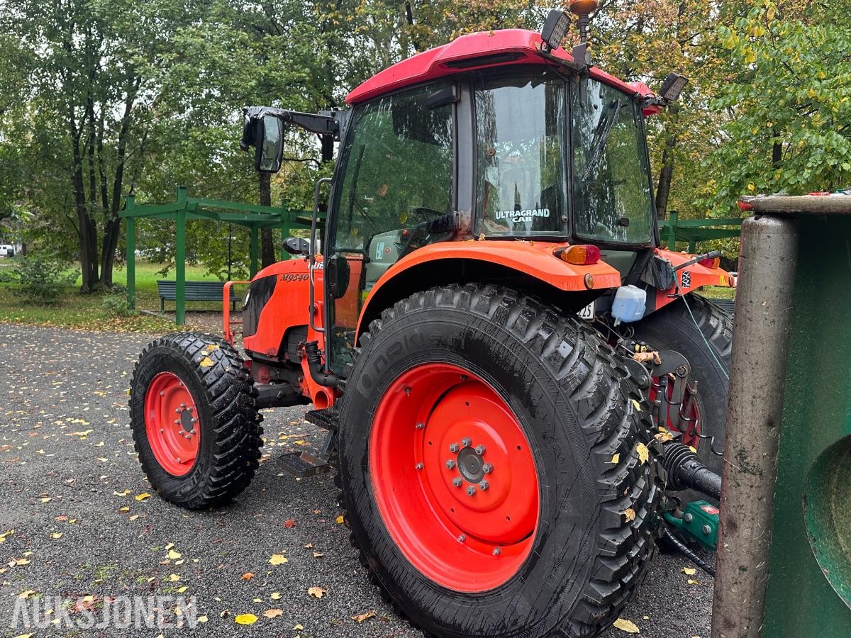 2010 Kubota M9540 traktor med lasteapparat