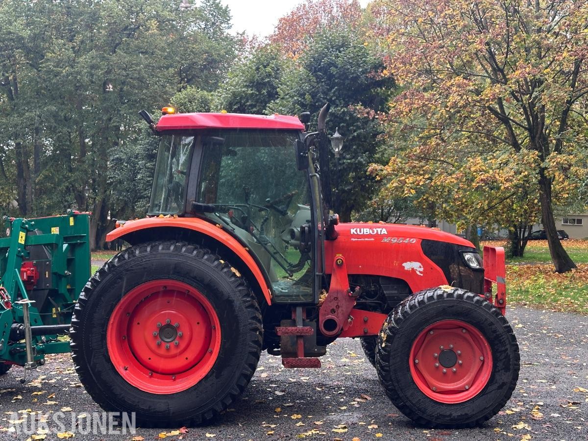 2010 Kubota M9540 traktor med lasteapparat