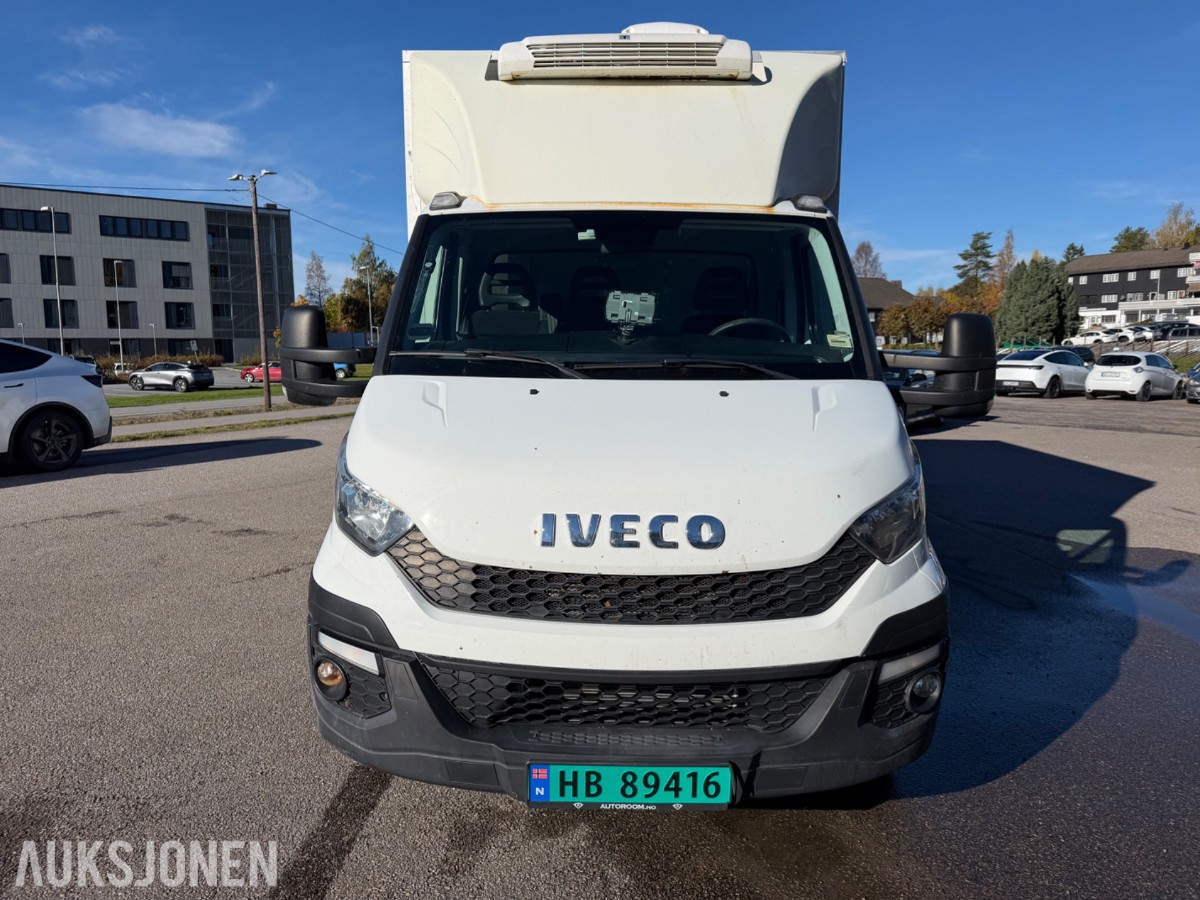 2016 mod. Iveco Daily m/Thermoskap og aggerigat. 174859 km.