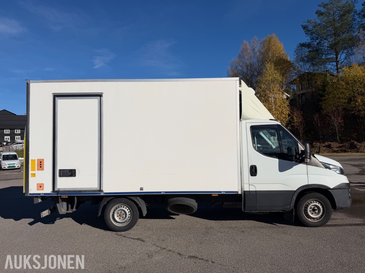 2016 mod. Iveco Daily m/Thermoskap og aggerigat. 174859 km.