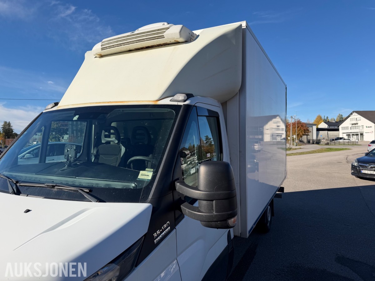 2016 mod. Iveco Daily m/Thermoskap og aggerigat. 174859 km.
