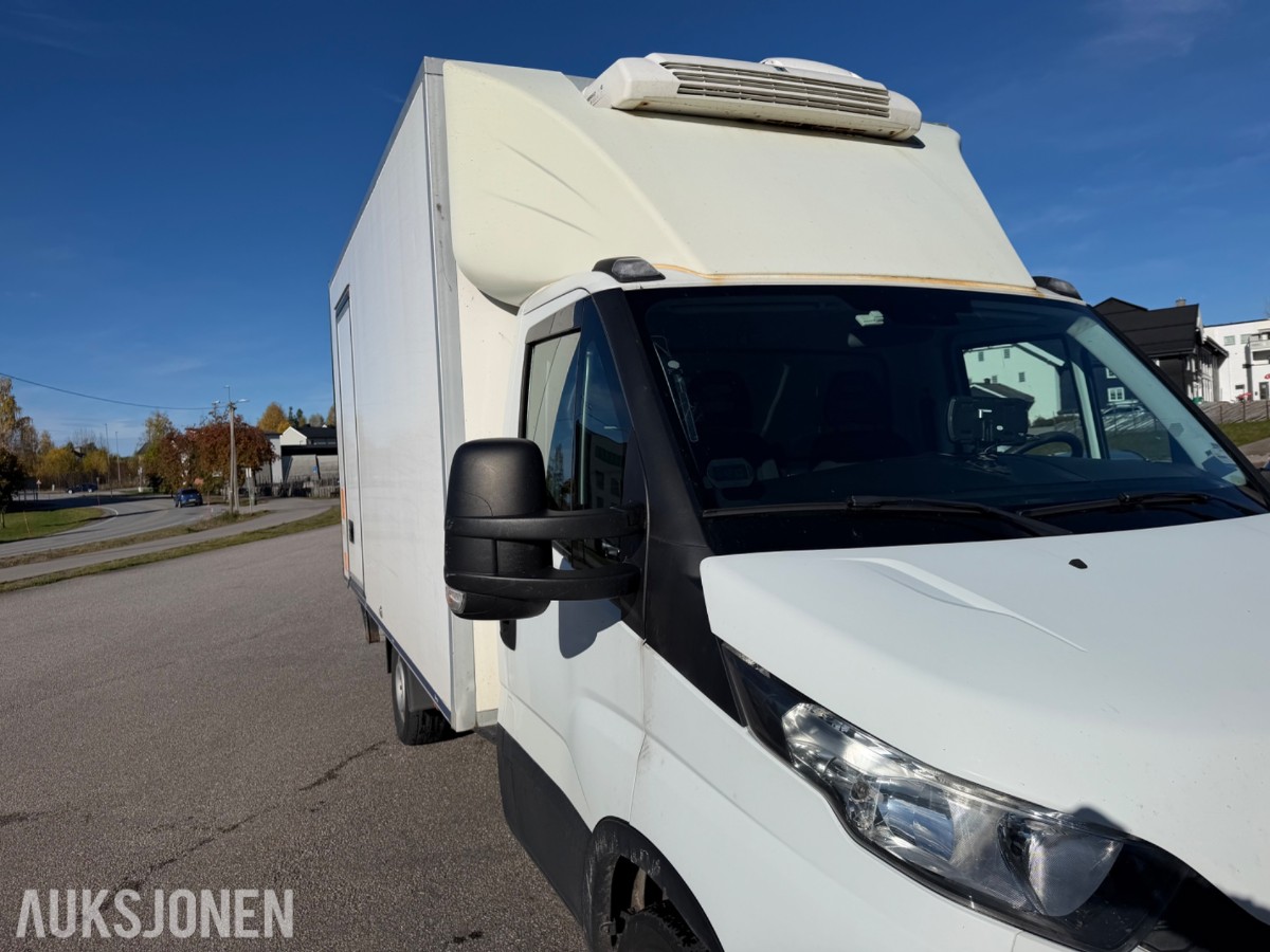 2016 mod. Iveco Daily m/Thermoskap og aggerigat. 174859 km.