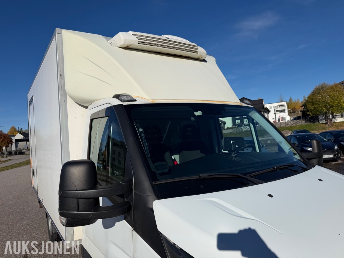 2016 mod. Iveco Daily m/Thermoskap og aggerigat. 174859 km.