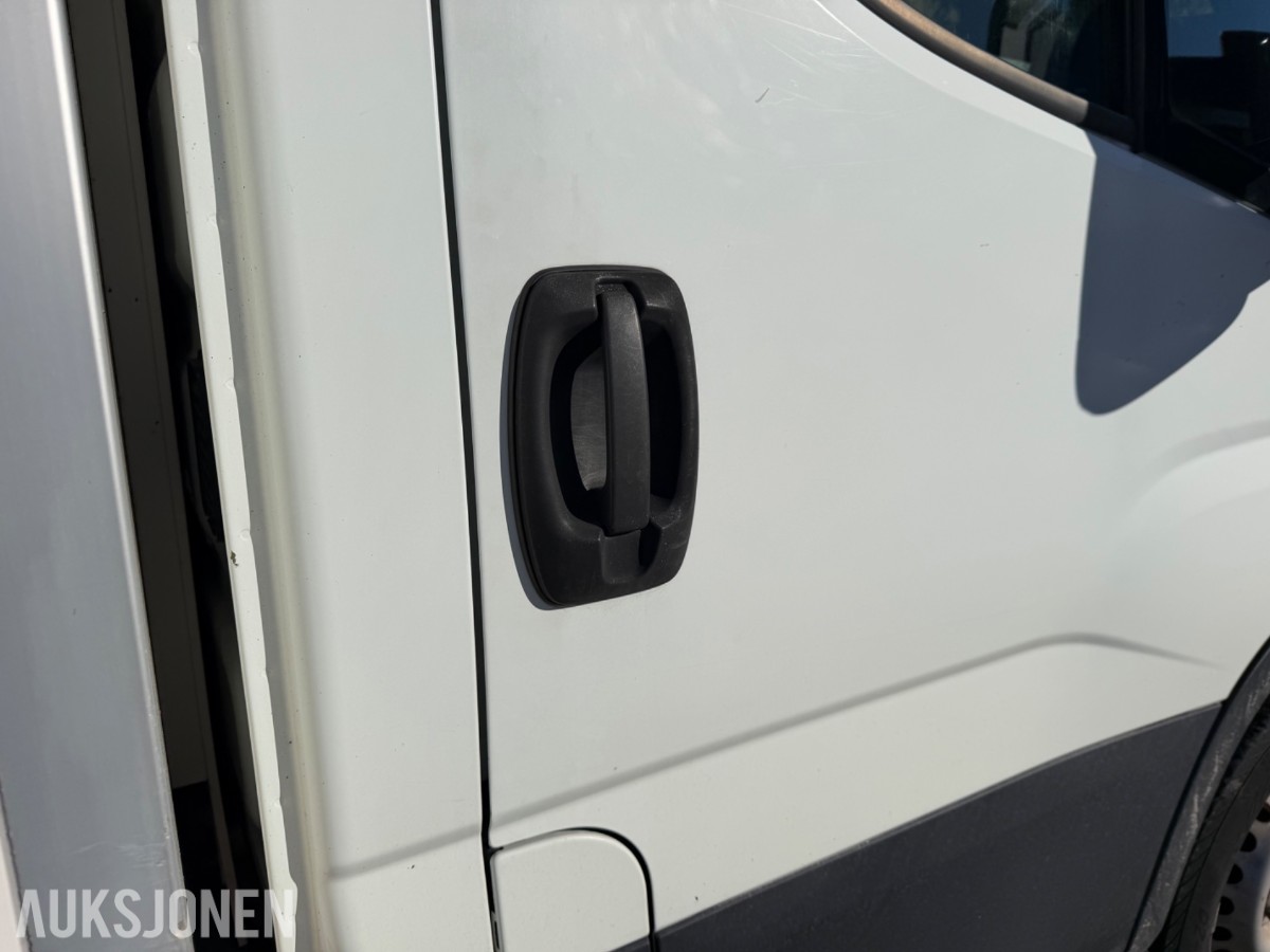 2016 mod. Iveco Daily m/Thermoskap og aggerigat. 174859 km.