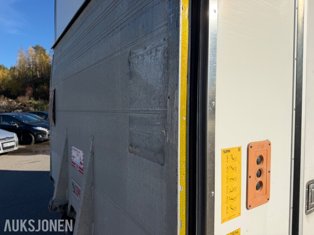 2016 mod. Iveco Daily m/Thermoskap og aggerigat. 174859 km.