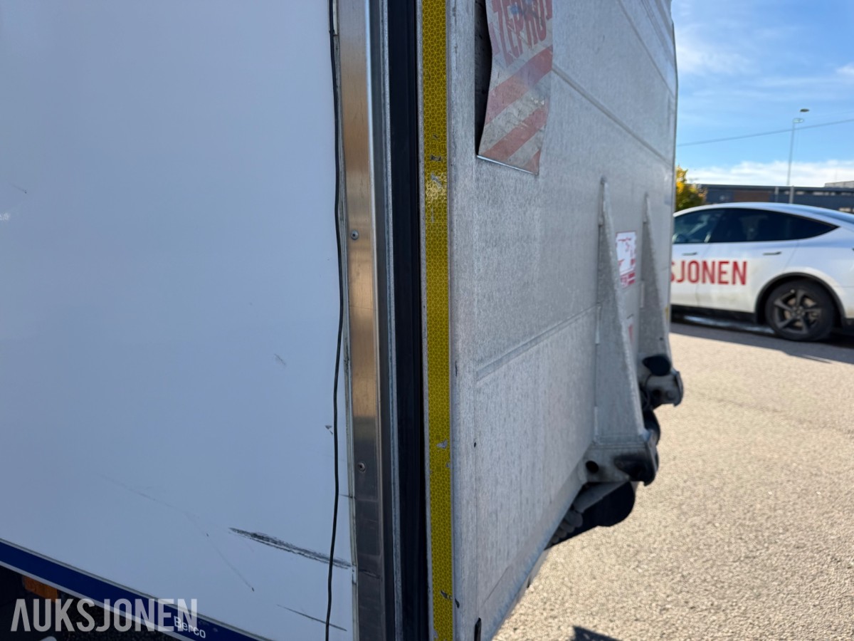 2016 mod. Iveco Daily m/Thermoskap og aggerigat. 174859 km.