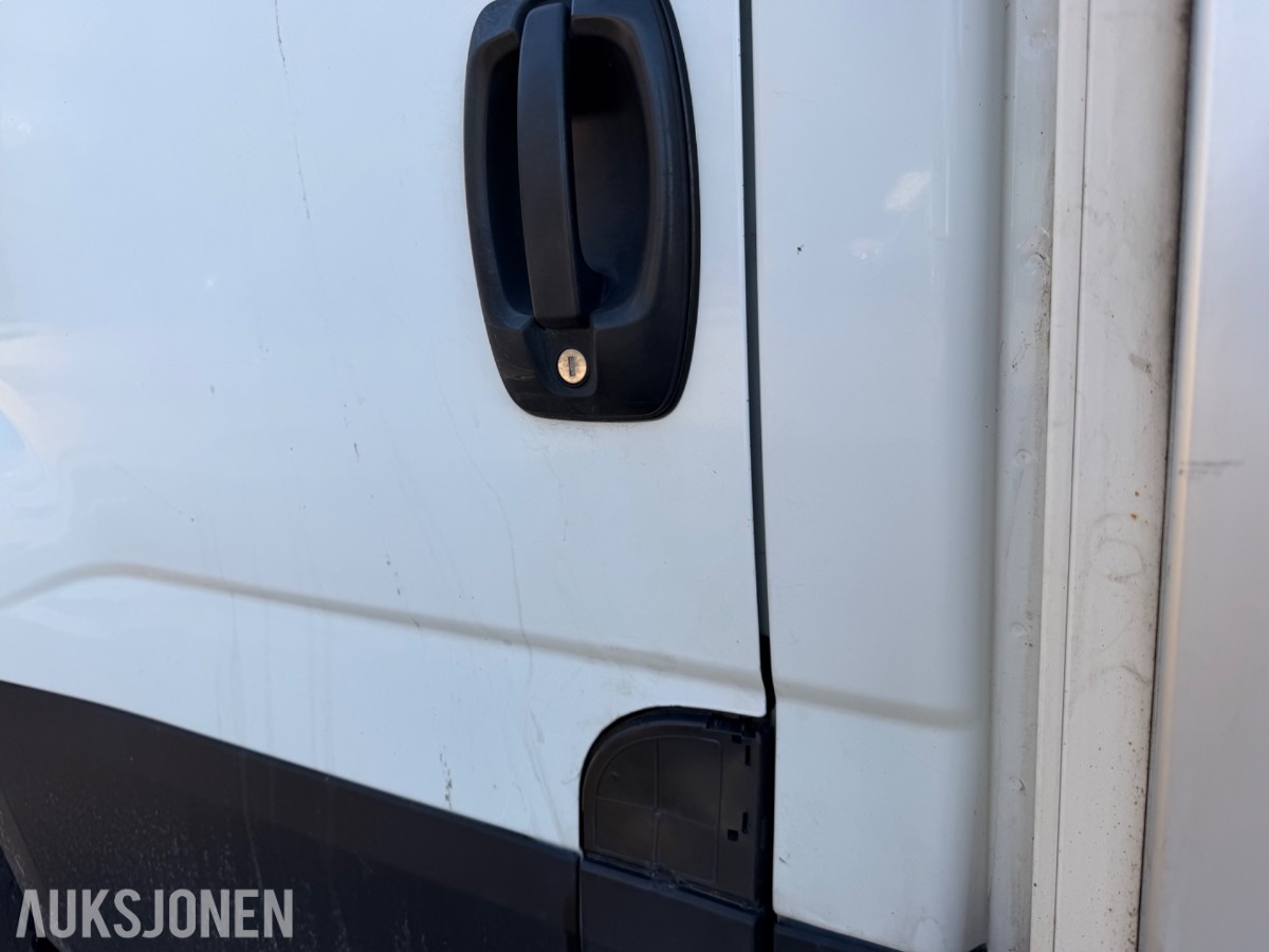 2016 mod. Iveco Daily m/Thermoskap og aggerigat. 174859 km.