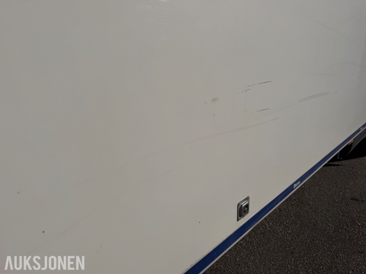 2016 mod. Iveco Daily m/Thermoskap og aggerigat. 174859 km.