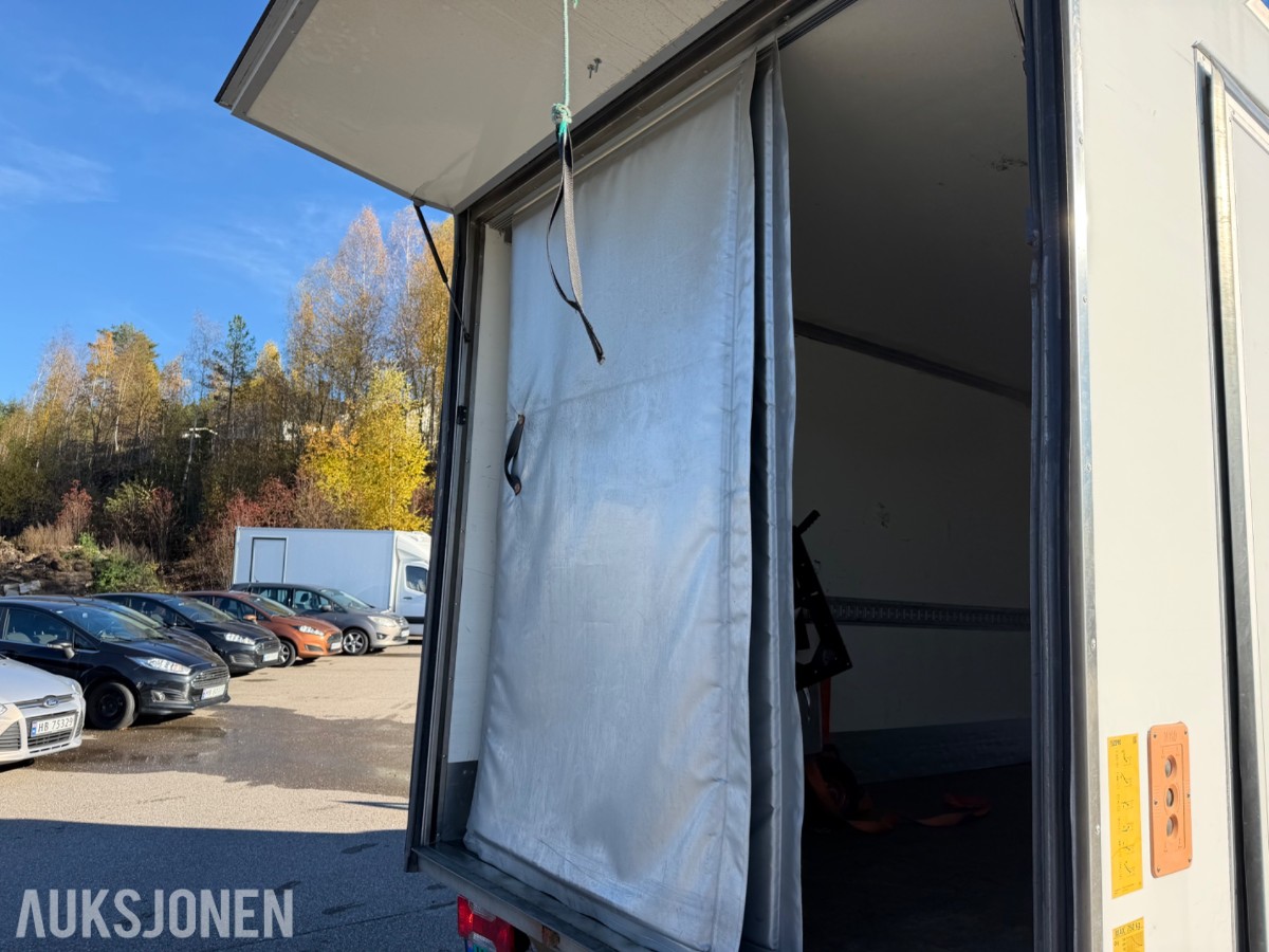 2016 mod. Iveco Daily m/Thermoskap og aggerigat. 174859 km.