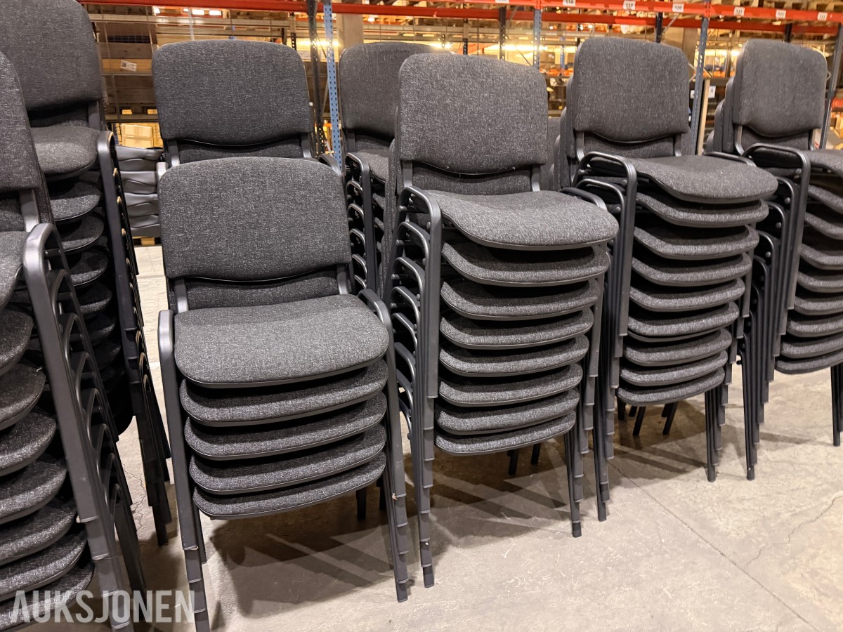 79 konferansestoler & 11 runde bankettbord med bordtralle
